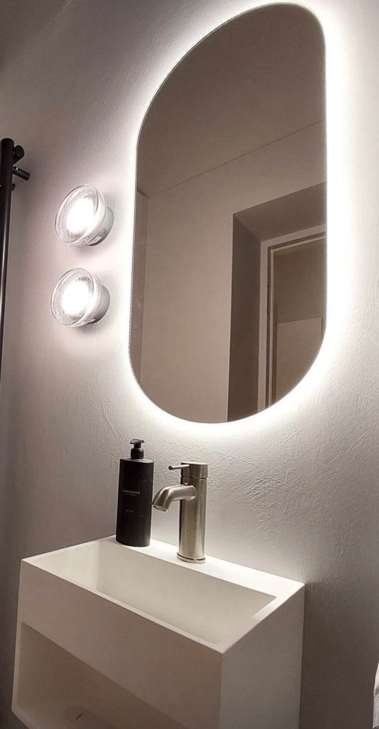 Fugenloses Bad in Wien, gestaltet von Marie Interior, Interiordesign in Baden bei Wien